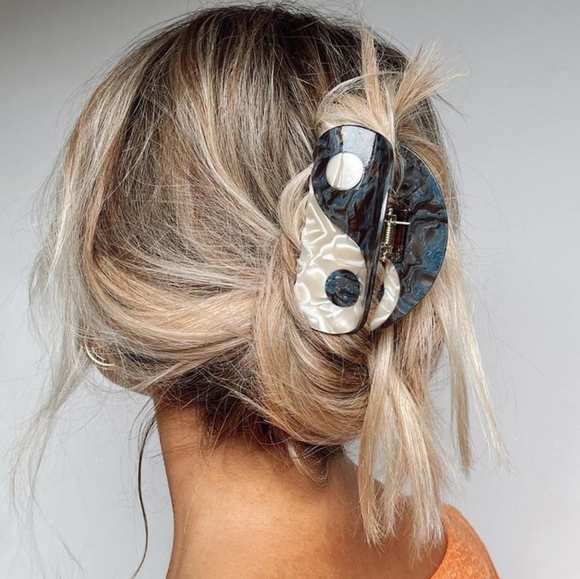 Urban Outfitters Accessories - NWT Yin Yang Hair Claw